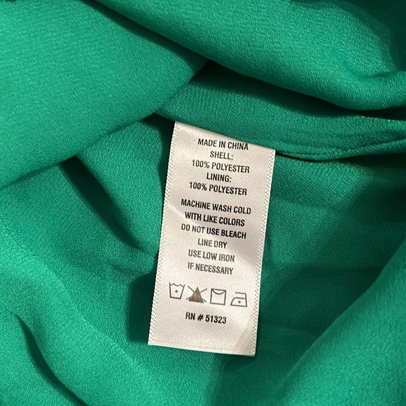 🎈3/$25🎈NWOT CeCe Green Clip Dot Blouse - Picture 7 of 8